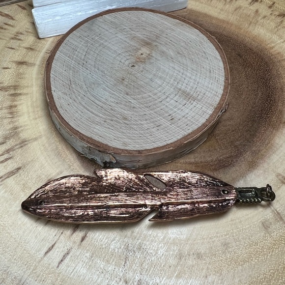 VTG| Feather AB Crystal Pendant 🧡🩵✨ - Picture 4 of 5